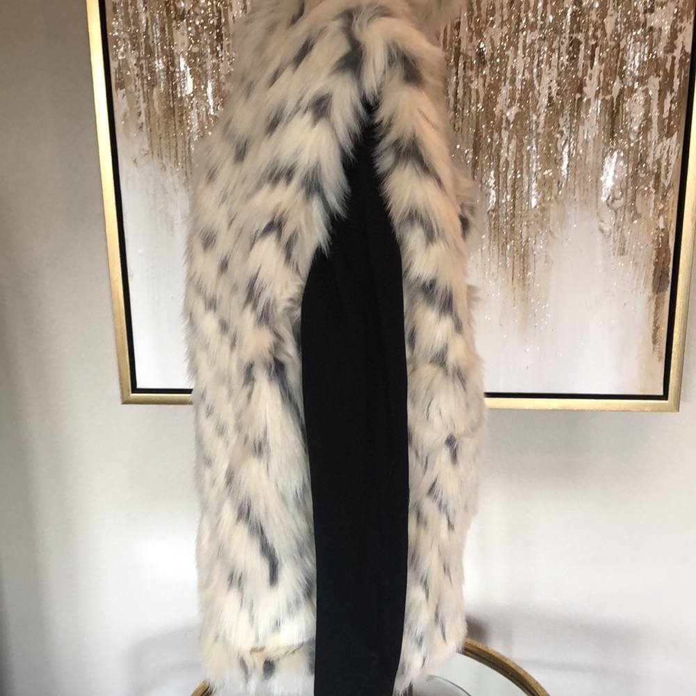 TRIBAL JEANS EGGSHELL ZIP UP FAUX FUR VEST WITH POCKETS - Picture 6 of 10